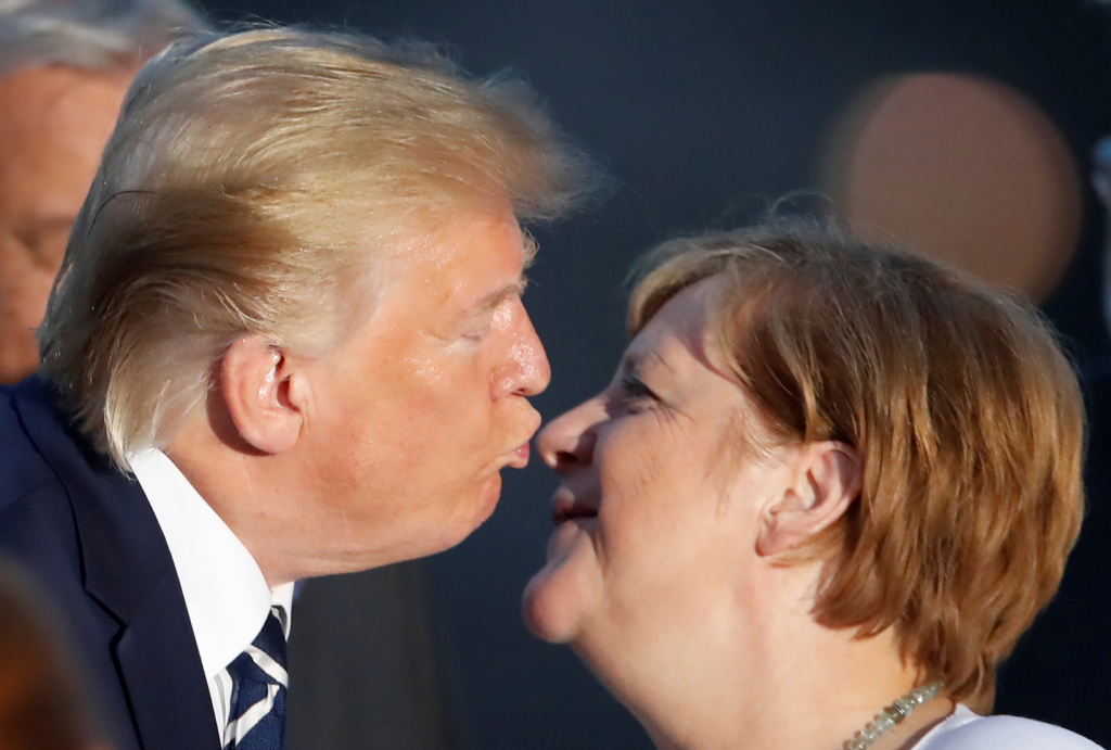 Embarrassing Political Kisses That Will Make You Cringe 1