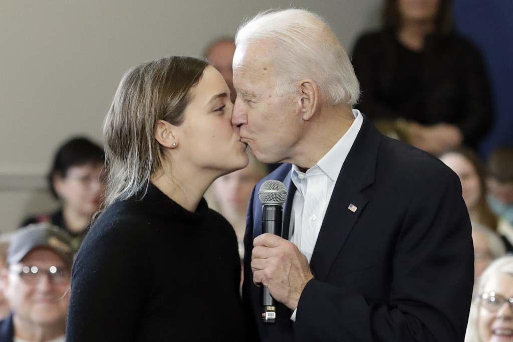 Embarrassing Political Kisses That Will Make You Cringe 10